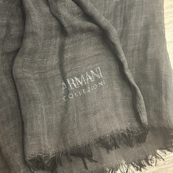 Armani Collezioni summer scarf - Picture 3 of 3